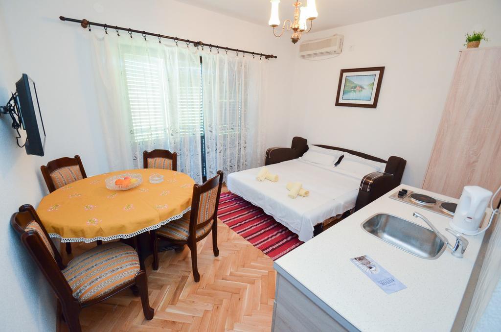 Apartments Ceklin Котор Екстериор снимка